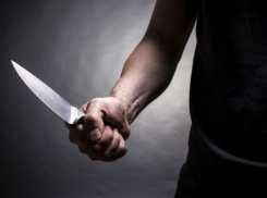 Раненный сожительницей мужчина с трудом спасся у соседей в Ростовской области