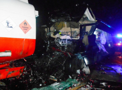 Спасатели опубликовали страшные кадры с места ДТП в Ростове