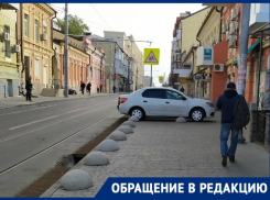 Жительница Ростова пожаловалась на автохамов, паркующих свои авто на тротуарах