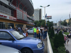 «Взрывоопасная коробка» испортила воскресный шоппинг посетителям торгового центра в Ростове