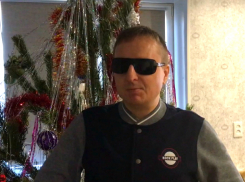 Донской слепой певец Виктор Тартанов поздравил ростовчан с наступающим Новым годом и осчастливил музыкальным подарком