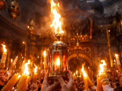 В Ростов-на-Дону ночью доставили Благодатный огонь