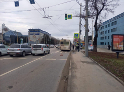 В Ростове под колеса автобуса попал 57-летний мужчина