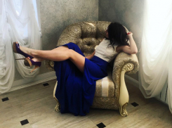 Красивые обнаженные ноги показала в приступе «баловства» эпатажная брюнетка Ростова