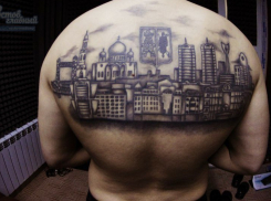 Горожанин признался в любви к Ростову татуировкой с гербом города на всю спину