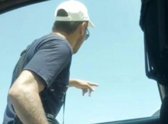 В Ростове задержали двух человек, которые незаконно брали деньги за парковку на Темернике