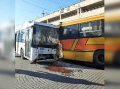 В Ростове разбились два автобуса из Батайска