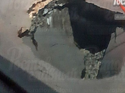 В Ростове-на-Дону «от стыда» провалился асфальт в мрачную бездну 