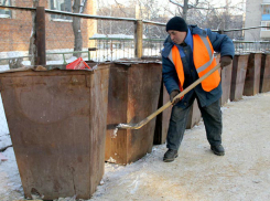 Коммунальщиков в Шахтах наказали за «захламление» бытовыми отходами жилых дворов