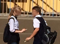 Маленьких матерящихся «интеллигентов» с сигаретами в руках застали после уроков в Ростове