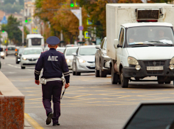 У сотрудников ГИБДД по Ростовской области проходят обыски
