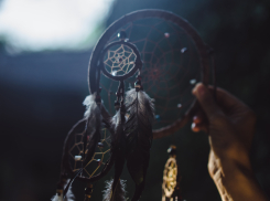 Шаман из Сибири предложил жителям Ростова снять порчу на бедность