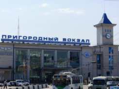 Мужчина внезапно умер на перроне Пригородного железнодорожного вокзала в Ростове