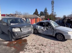 Пешеход и водитель иномарки попали в больницу после ДТП в Ростовской области