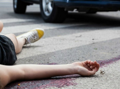 Множество открытых переломов получил мужчина под колесами иномарки на «зебре» в Ростове