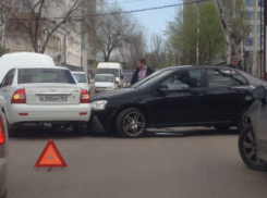 Из-за аварии в центре Ростова образовалась огромная пробка 