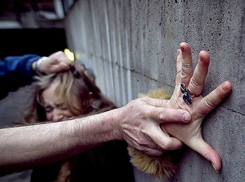 Грубое изнасилование 14-летней школьницы совершил восьмиклассник в Ростовской области