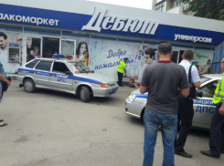После жесткого тарана легковушек пьяный водитель ЗИЛа въехал в «Алкомаркет» под Ростовом