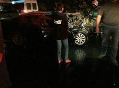 Водитель Mitsubishi протаранил маршрутку и погиб в Ростове