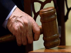 За «липовую» регистрацию элитных иномарок хитрый сотрудник ГИБДД пойдет под суд в Ростовской области