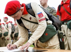 Более 20 школьников в Ростовской области получили почетное звание юнармейцев 