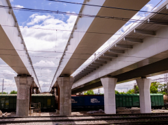 На мосту на Малиновского в Ростове установили металлический пролет