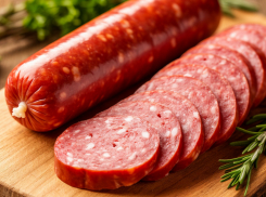 Сомнительное сырьё в колбасе выявили в Ростовской области