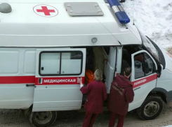 Попавший под колеса отечественного авто пенсионер умер от травм в больнице Ростовской области