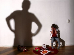 Кипяток на голову соседке выплеснула слишком громко воспитывающая своего сына ростовчанка