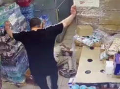 Ростовчанин жестоко избил покупателя в московском супермаркете и сбежал в Астрахань