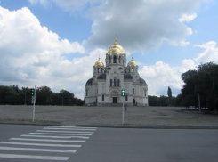 Новочеркасцы просят Владимира Путина спасти историческую брусчатку на Соборной площади