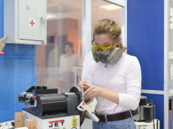 Ростовские студенты придумали уникальную установку для разделки колбас и чайный аппарат