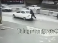 Погоня, как в кино: ростовский полицейский проехал на багажнике машины нарушителей 