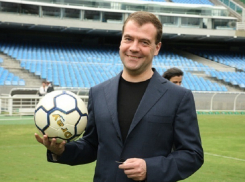 Премьер Медведев добавил Ростову денег на спорт и футбол