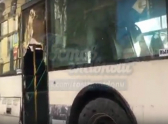 Последствия жуткой аварии с маршрутным автобусом и двумя иномарками в Ростове попали на видео
