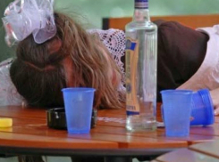 15-летняя школьница впала в алкогольную кому в кафе Ростовской области