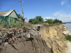 В Ростовской области продолжает разрушаться береговая линия Таганрогского залива