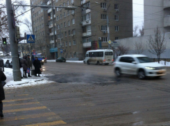 Уложенный в снег асфальт провалился спустя сутки