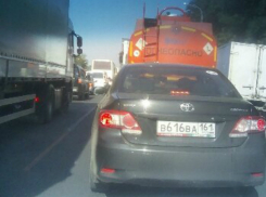 Дорожные аварии спровоцировали гигантскую пробку на трассе М4 «Дон» под Новочеркасском