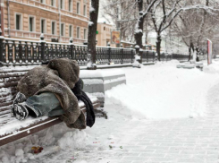 Мужчина после смерти матери и трагедии с женой забился в конвульсиях на старом автовокзале Ростова