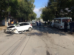 В аварии с участием маршрутки в Таганроге пострадали 11 человек, двое погибли