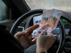 Поездка по городу с непорядочным таксистом обошлась в четверть зарплаты для жительницы Ростова