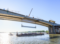 Ворошиловский мост отремонтируют на деньги дальнобойщиков