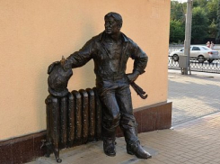Фигуру сантехника, испорченную вандалами, восстановили