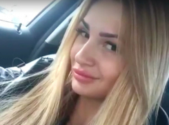 «Чарующая» красавица-блондинка раскрыла на видео для ростовских девушек свой главный секрет