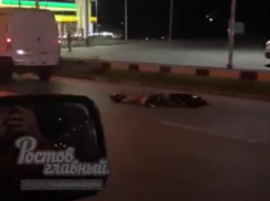 В Ростове у торгового центра насмерть сбили пешехода