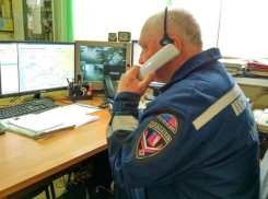 Двухсоткилограммовая ростовчанка упала с дивана и позвала на помощь спасателей