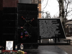 В Ростове память Бориса Немцова почтили у памятникам жертвам политических репрессий
