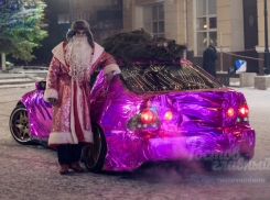 Дед Мороз на гламурном розовом автомобиле в центре Ростова попал на фото