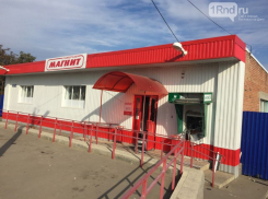После ограбления банкомата в Аксайском районе купюры разлетелись по поселку 